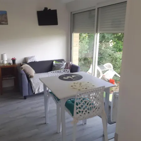 Πανσιόν Independante A La Campagne 3*